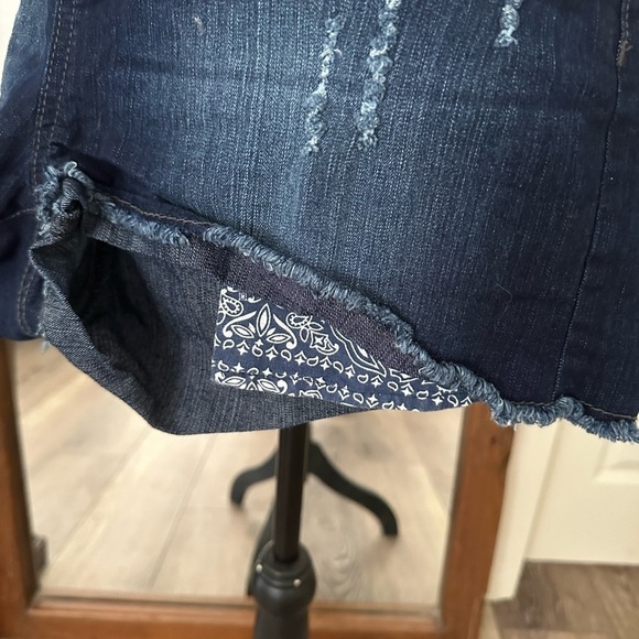 U2B Urban Basics Dark wash Denim Jean Shorts Size 11 Handkerchief Pockets - Picture 6 of 8